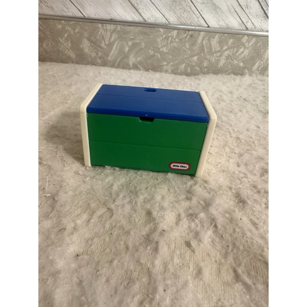 RARE VINTAGE LITTLE TIKES DOLLHOUSE GREEN BLUE TOY CHEST FURNITURE - Picture 3 of 5